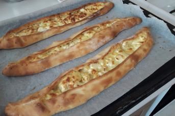Enfes Peynirli Pide