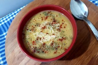 Tavuk Suyuna Şehriyeli Kırmızı Mercimek Çorbası