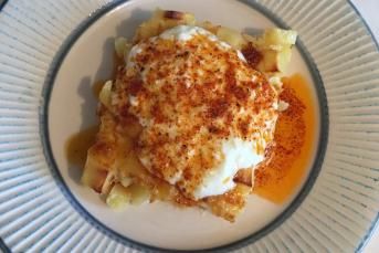 Yoğurt Soslu Patates Böreği