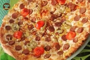 Sosisli Ev Pizzası
