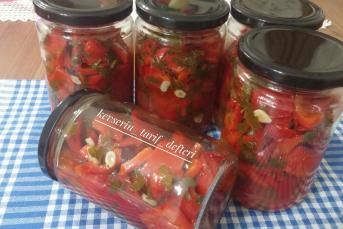 Yağlı Kırmızı Biber Turşusu Tarifi