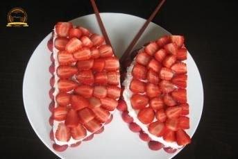 Çilekli Ve Vanilyalı Kelebek Pasta