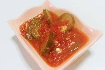 Domates Soslu Salatalık Turşusu