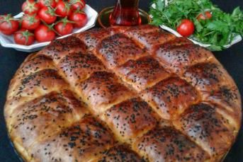 Arası Peynirli Ramazan Pidesi