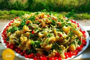 Fırınlanmış Karnıbahar Ve Roka Salatası