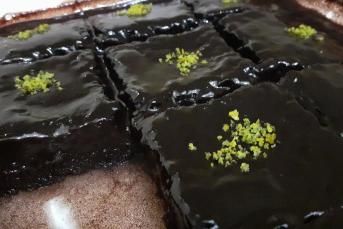 Sufle Tadında Kolay Islak Kek (Videolu)