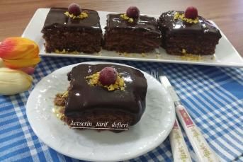 Kendini Yaş Pasta Sanan Tatlı (Bol Çikolatalı)