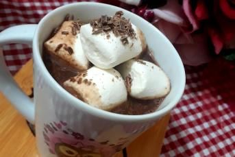 Onsuz Kış Olmaz: Marsmelowlu Sıcak Çikolata