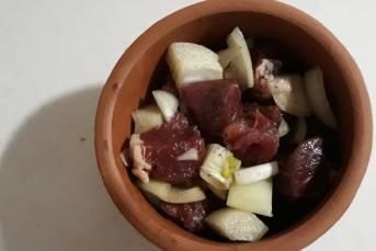 Pilav Eşliğinde Tas Kebabı