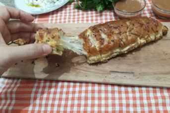 Sarımsaklı Kaşarlı Ekmek Tarifi