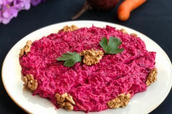 Yoğurtlu Havuçlu Cevizli Pancar Salatası Tarifi