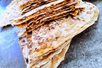 Karışık Sebzeli El Açması Gözleme