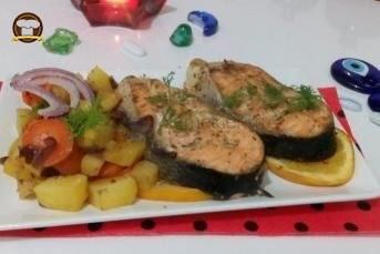 Portakal Yatağında Fırında Sebzeli Soslu Somon