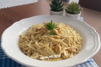Kremalı Tavuklu Körili Enfes Erişte Tarifi