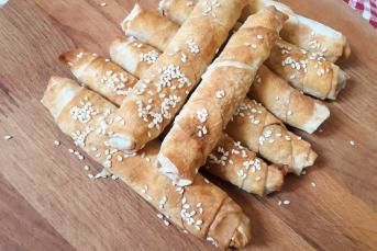 Simit Tadında Sosisli Sigara Böreği (Fırında)