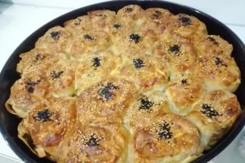 El Açması Lezzetinde Ispanaklı Börek