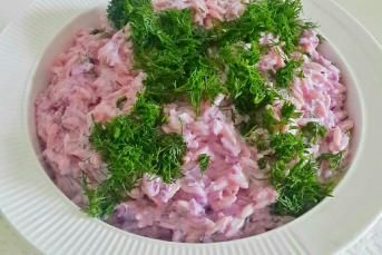 Kırmızı Lahanalı Şehriye Salatası