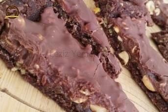 Kek Tabanlı Snickers