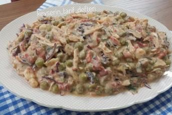 Garnitürlü Tavuklu Nefis Salata Tarifi