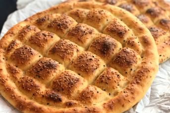 Evde Kolay Ramazan Pidesi Tarifi (Ekşi Maya İle Yapılan)