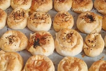 El Açması Lezzetinde Patatesli Gül Börek Tarifi