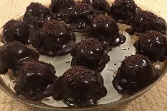 Çok Pratik Elmalı Çikolatalı Top Tatlısı