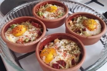 Fırında Güveçlerde Nefis Kahvaltılık