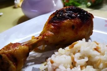 Lezzetli Sosu İle Fırın Torbasında Tavuk Baget