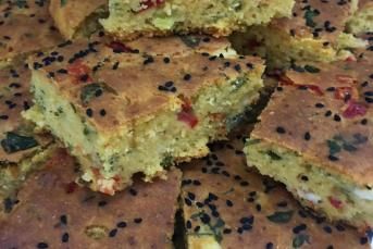 Beyaz Peynirli Biberli Mısır Ekmeği