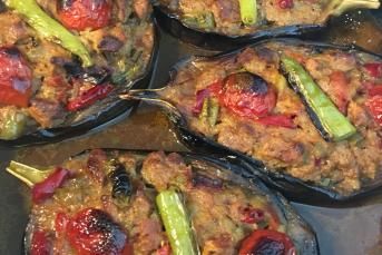 Patlıcan Yatağında Et Sote