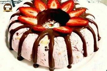 Çilekli Parfe Yapımı