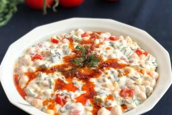 Yoğurtlu Bakliyat Salatası