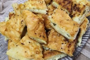 Yufkalı Peynirli Tepsi Böreği