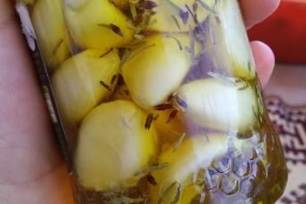 Sarımsak Nasıl Muhafaza Edilir (Zeytinyağlı Kekikli Sarımsak)