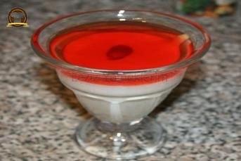 Çilek Jöleli İrmik Muhallebisi