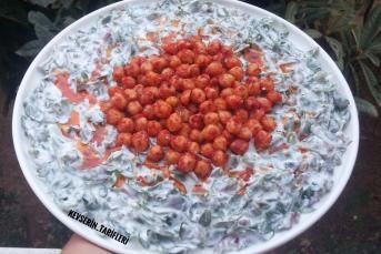 Semizotlu Nohutlu Enfes Salata