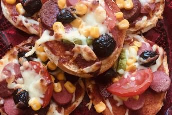 Hamburger Ekmeğinden Pratik Pizza