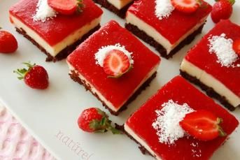 Çilekli Borcam Tatlısı