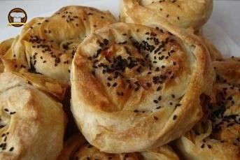 Ispanaklı Peynirli Gül Böreği