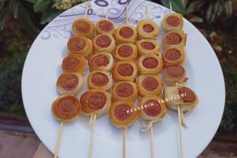 Çöp Şişlerde Çıtır Çıtır Sosis