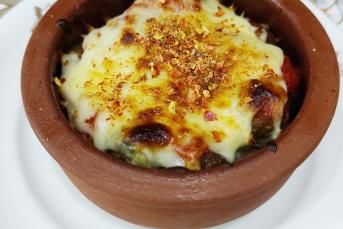 Domates Soslu Güveç Köfte