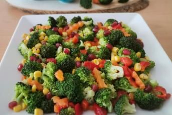 Zeytinyağlı Brokoli Salatası