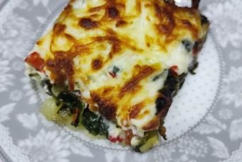 Patates Yatağında Biberli Ispanak