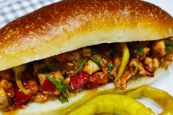 Ekmek Arası Tavuk Tantuni Nasıl Yapılır