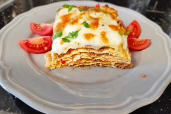 Kıymalı Beşamel Soslu Lazanya