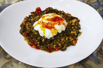 Sarımsaklı Yoğurtlu Bulgurlu Ispanak