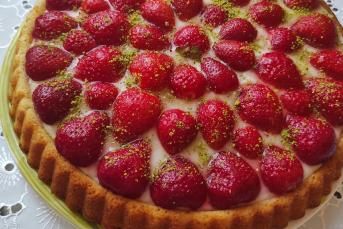 Çilekli Bulut Pasta