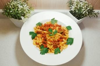 Bolonez Soslu Burgu Makarna