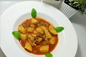 Tencerede Kıymalı Patates Yemeği