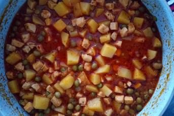 Patatesli Bezelyeli Tavuk Yemeği